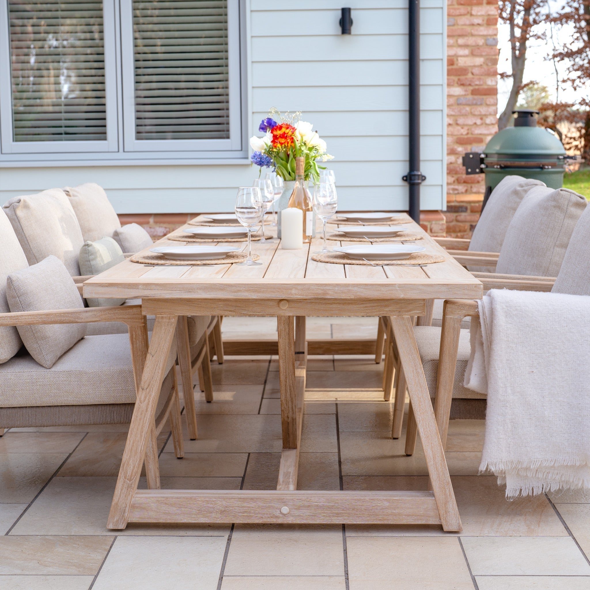 Wood vs Aluminium Garden Furniture: Which is Better?