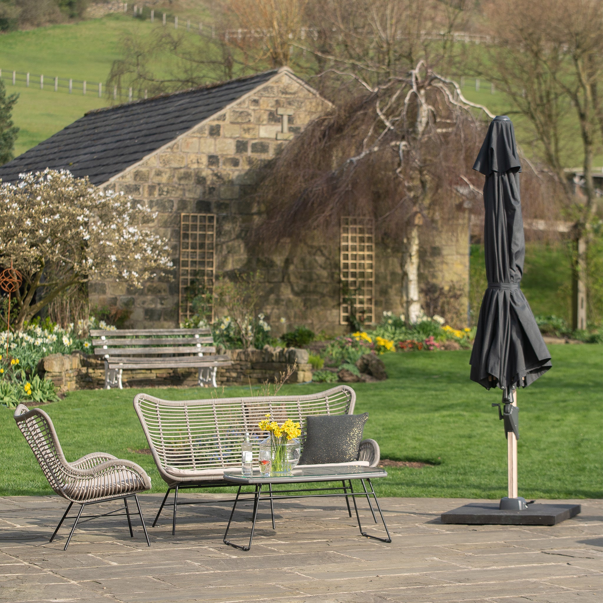 Challenger T2 Oak 3m Cantilever Square Parasol in Anthracite