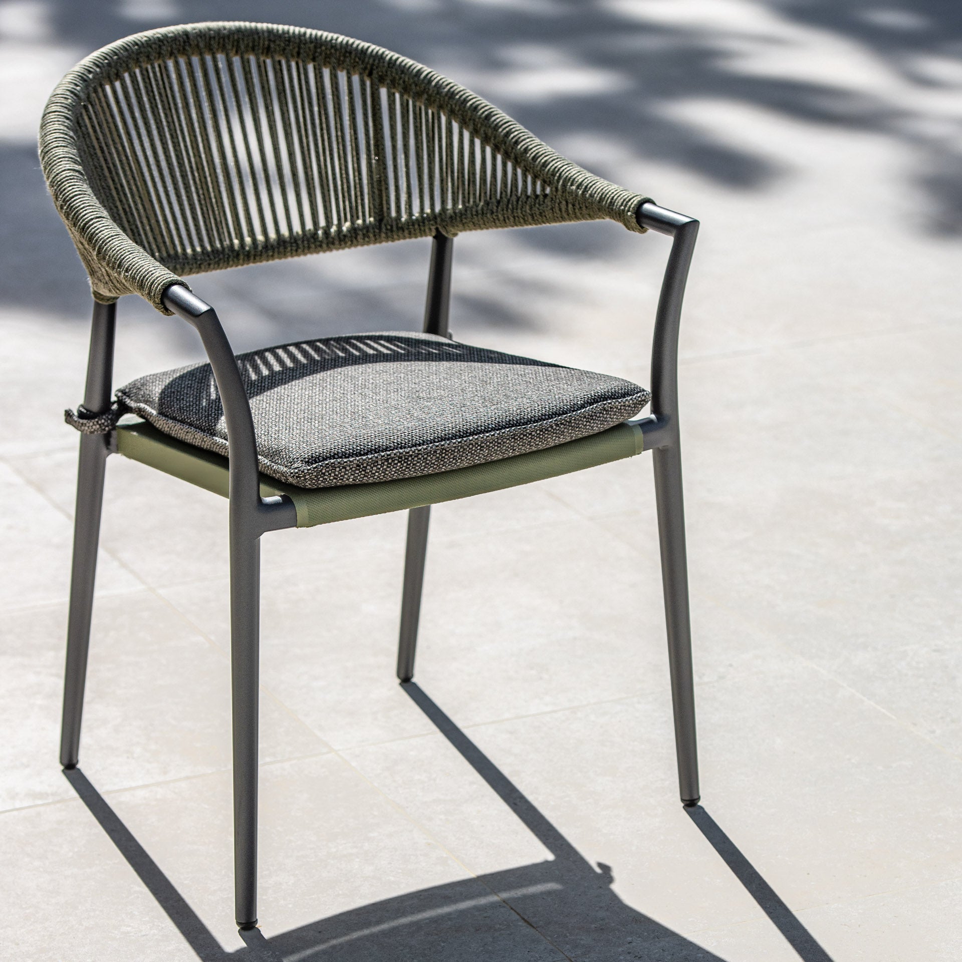 Cloverly 6 Seat Rope Oval Dining Set with Ceramic Table in Green