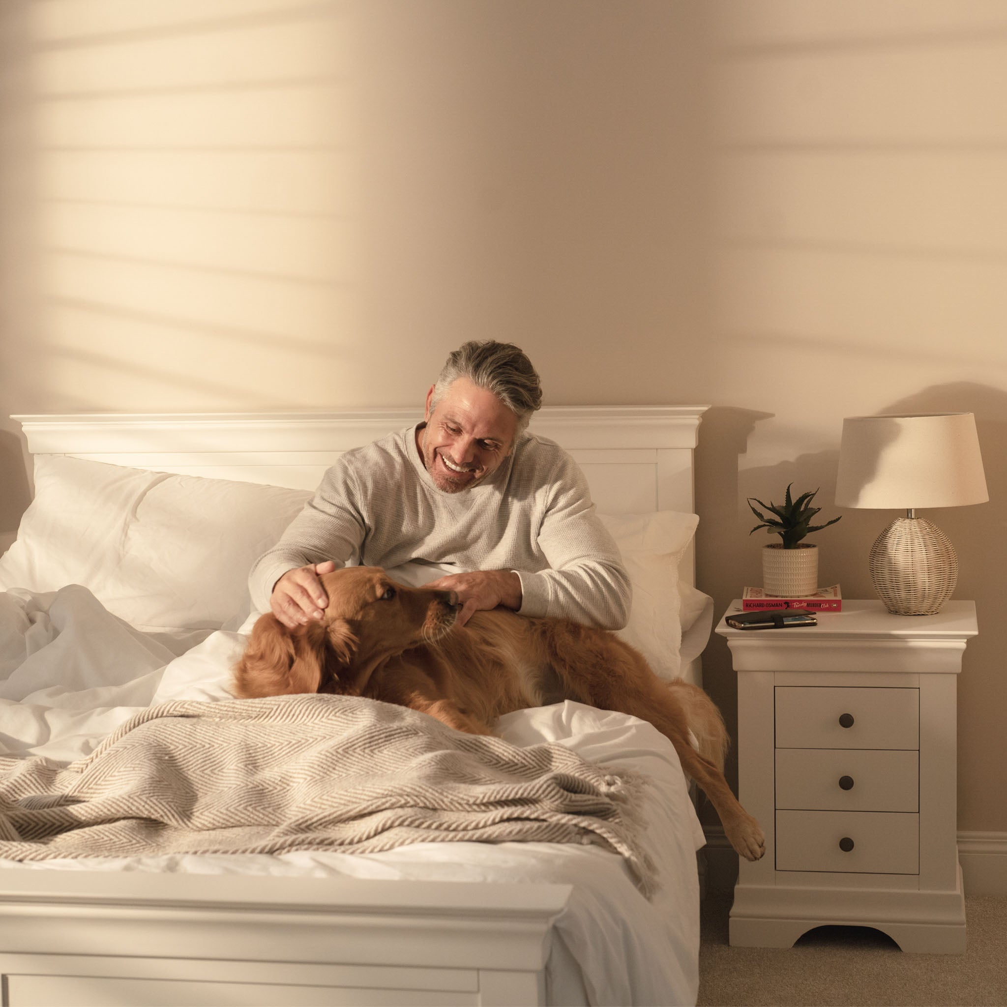 Chalbury 5ft High-End Kingsize Bed Frame in Warm White