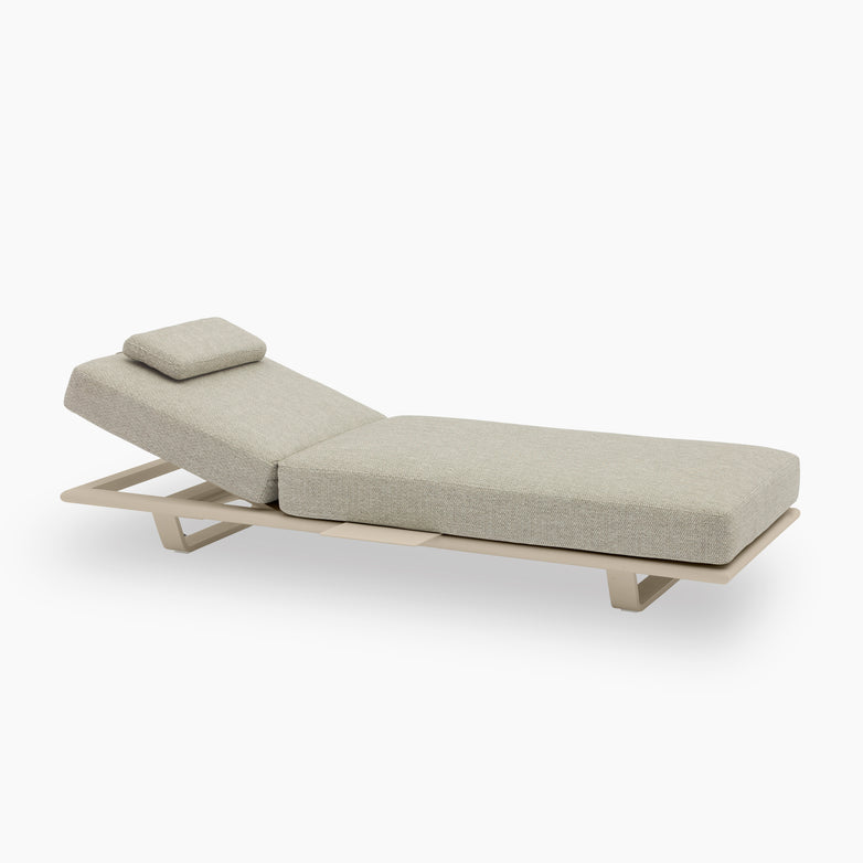 Hatia Single Sun Lounger with Side Table in Latte
