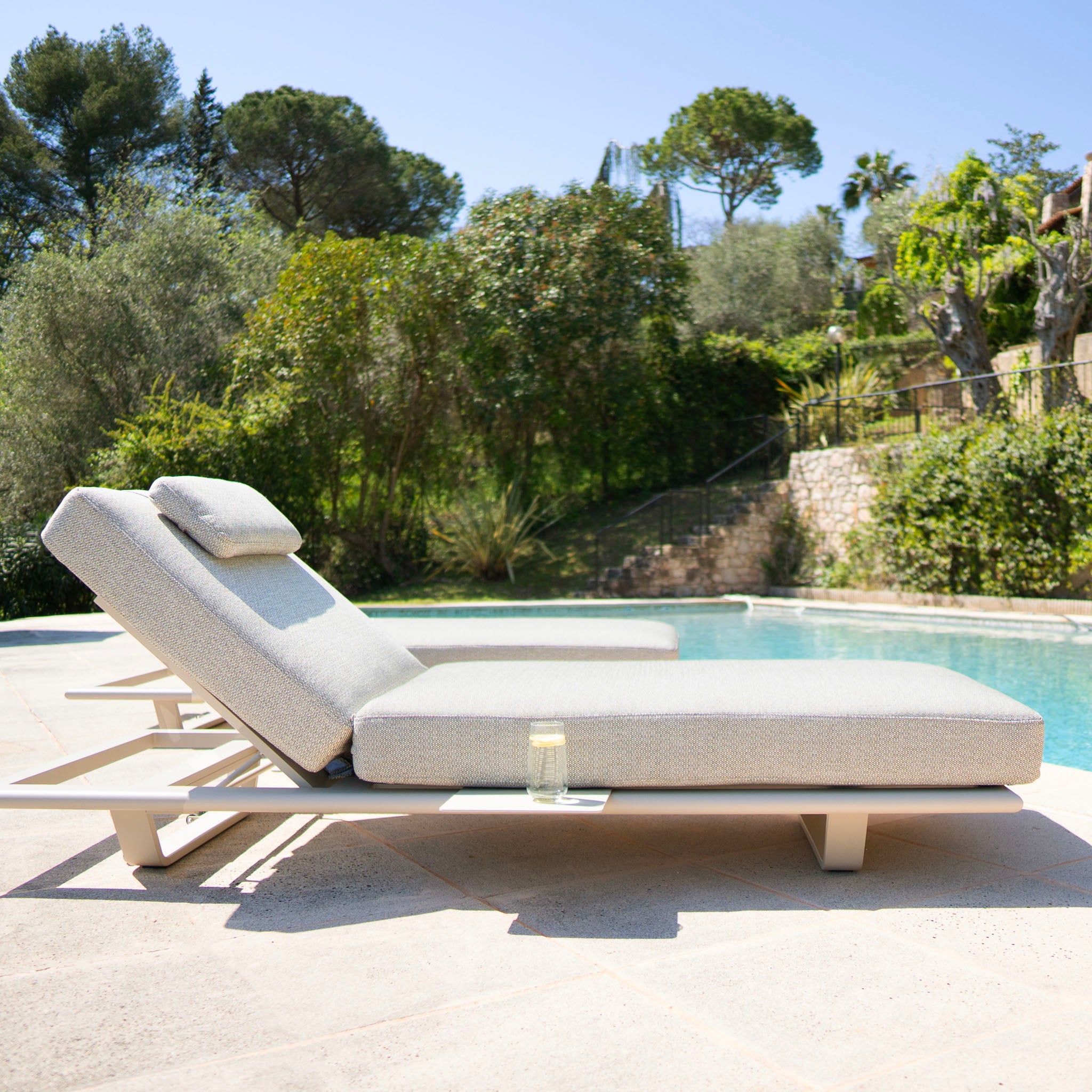 Hatia Single Sun Lounger with Side Table in Latte
