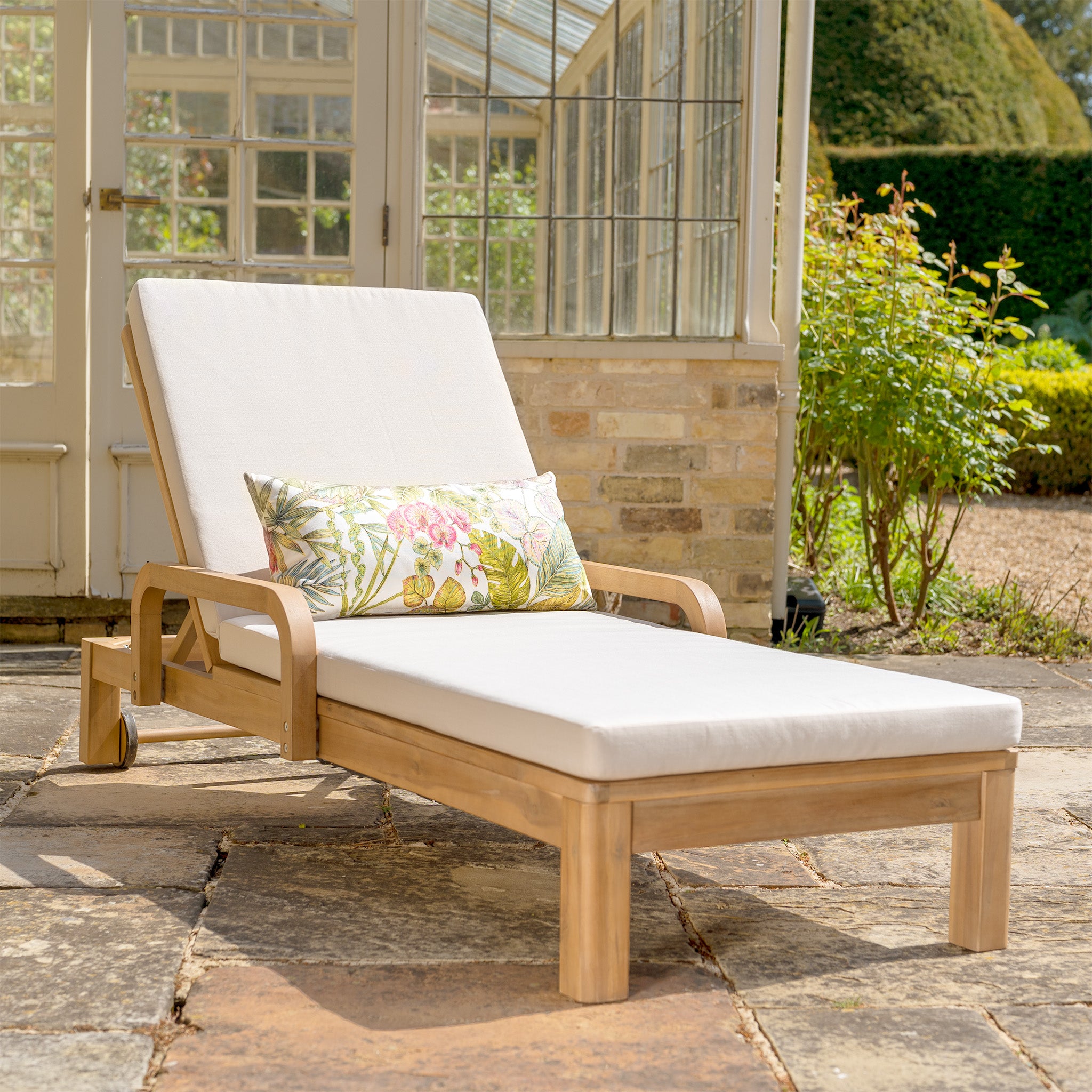 Quay Sun Lounger In Linen