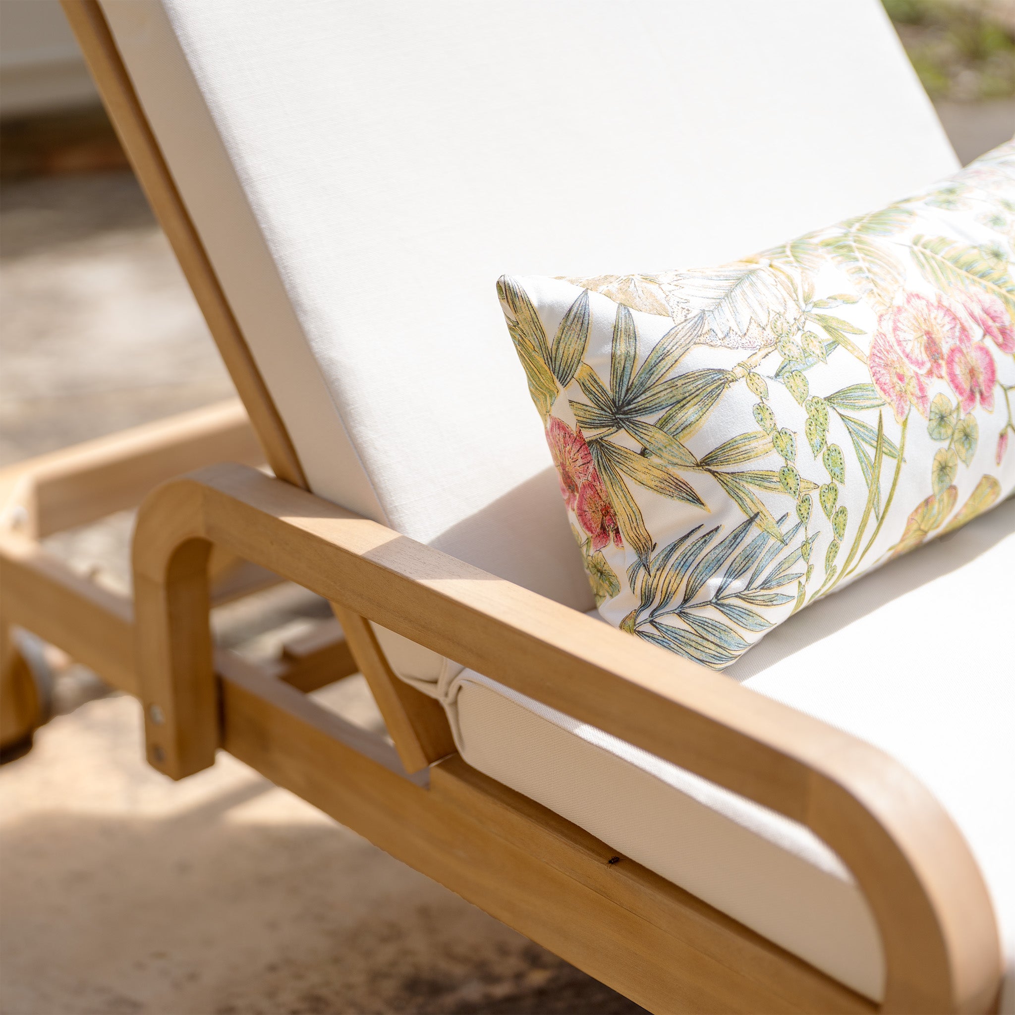 Quay Sun Lounger In Linen