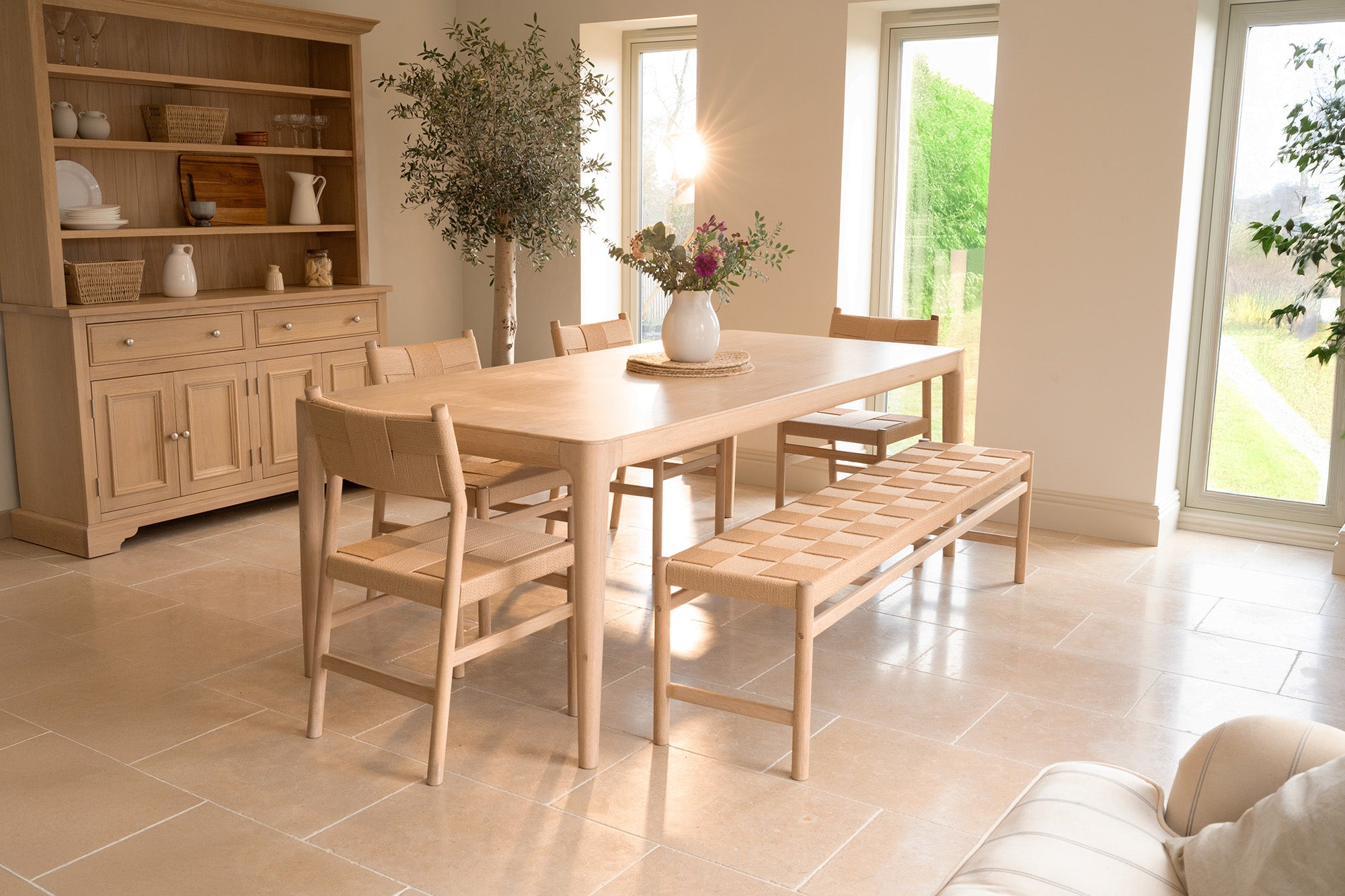 Kitchen & Dining