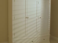 Chalbury Triple Wardrobe in Dusky Black
