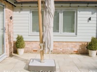 Finca 4m x 3m Cantilever Parasol in Walnut