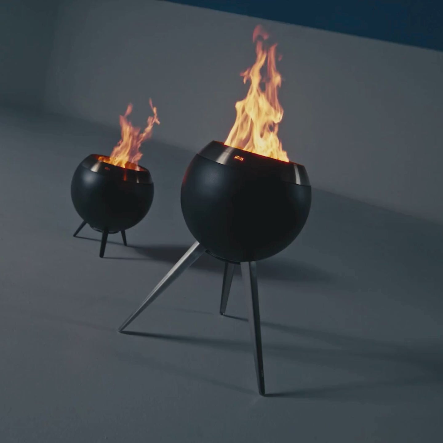 Höfats MOON 45 Fire Bowl with High Stand