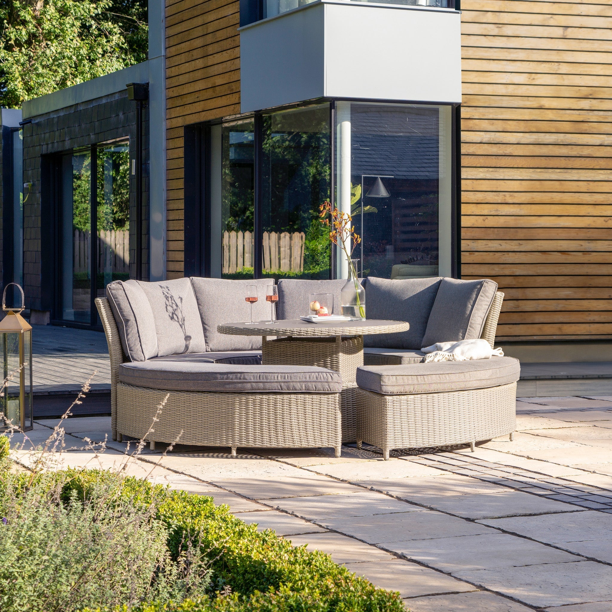 Bermuda Daybed Dining Set with Ceramic Top in Stone Grey