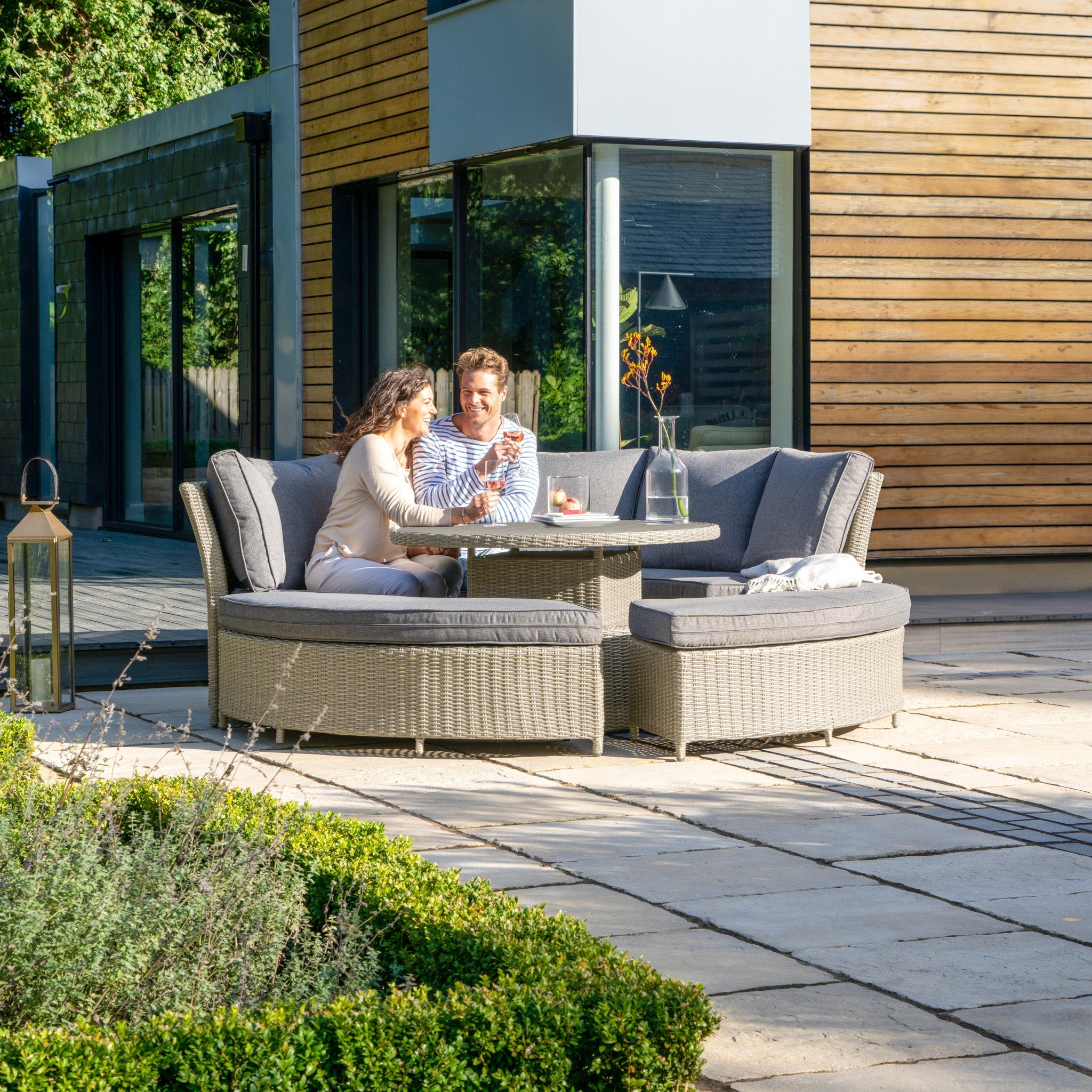 Bermuda Daybed Dining Set with Ceramic Top in Stone Grey