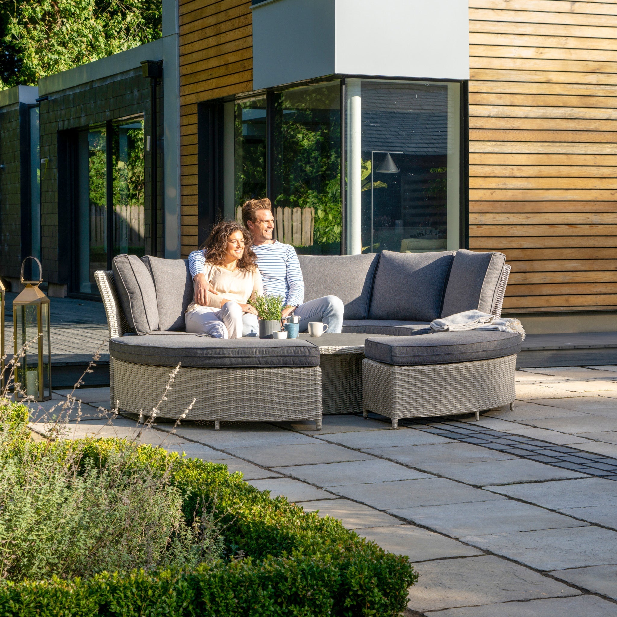 Bermuda Daybed Dining Set with Ceramic Top in Stone Grey