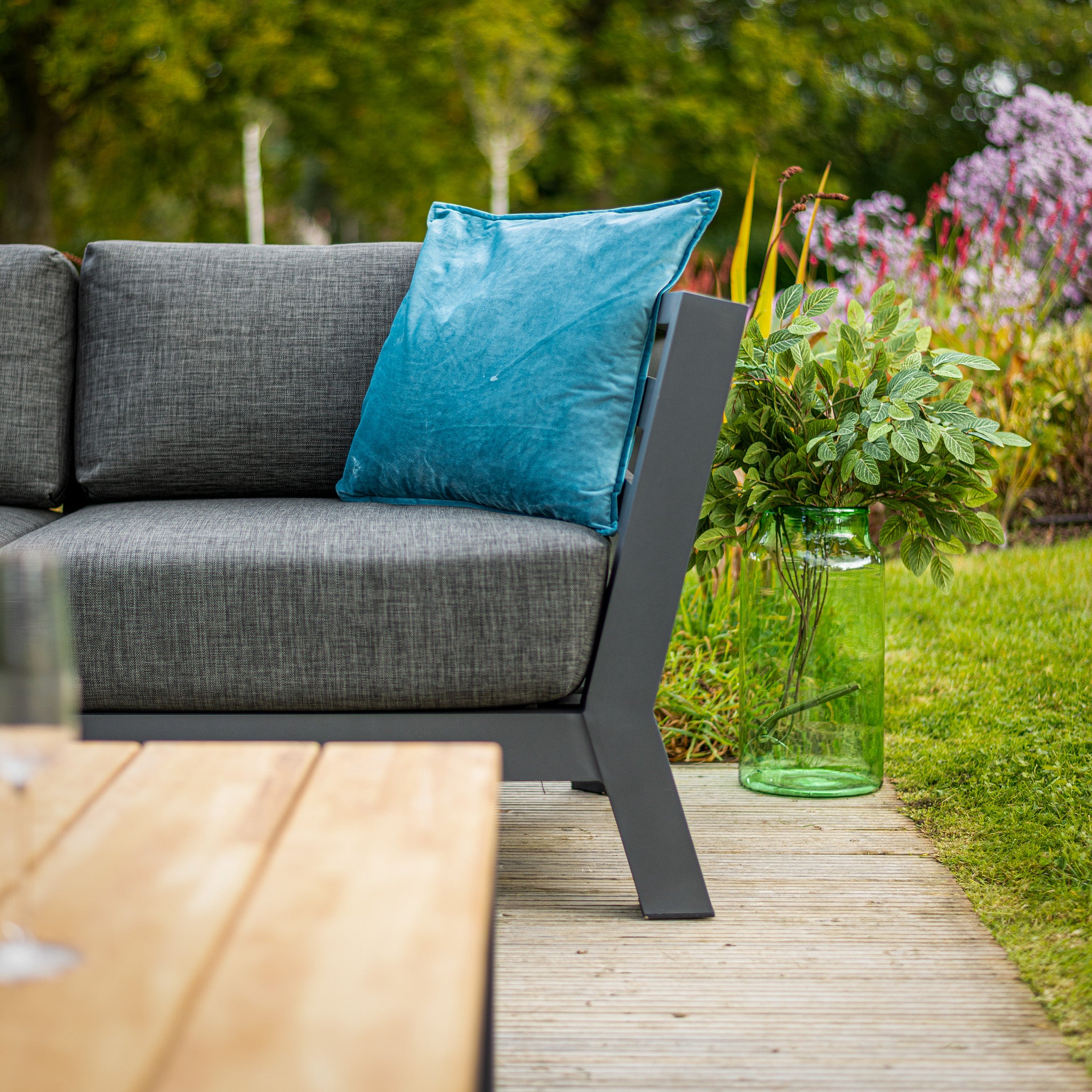 Meteoro Corner Group Set with Teak Table in Anthracite