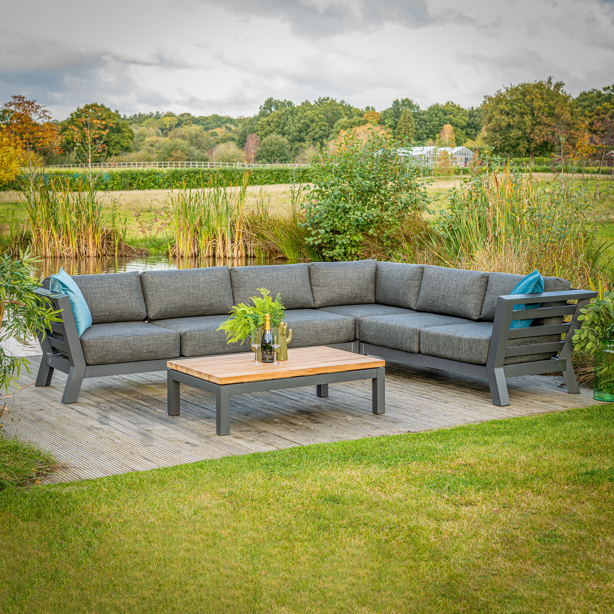Meteoro Large Corner Group Set with Teak Table in Anthracite