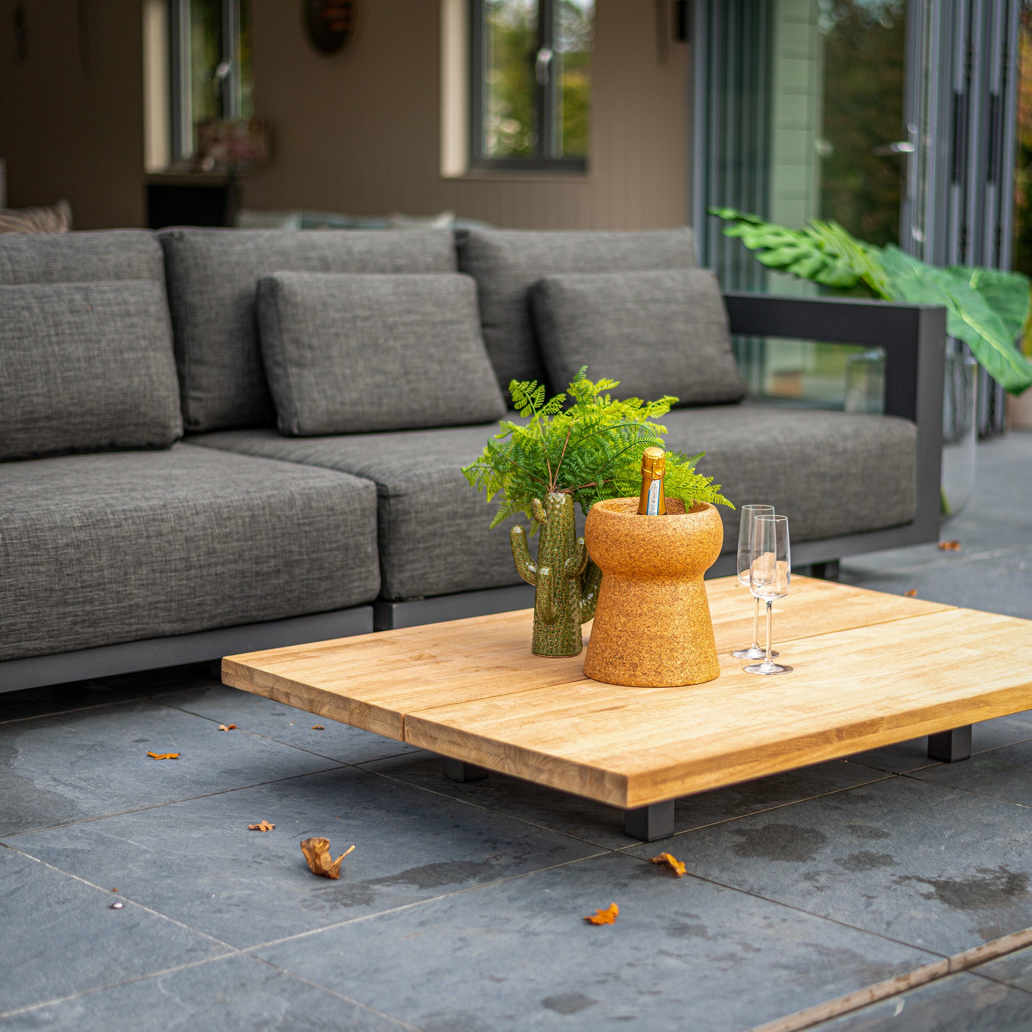 Metropolitan Right Hand Corner Group Set with Teak Table in Anthracite