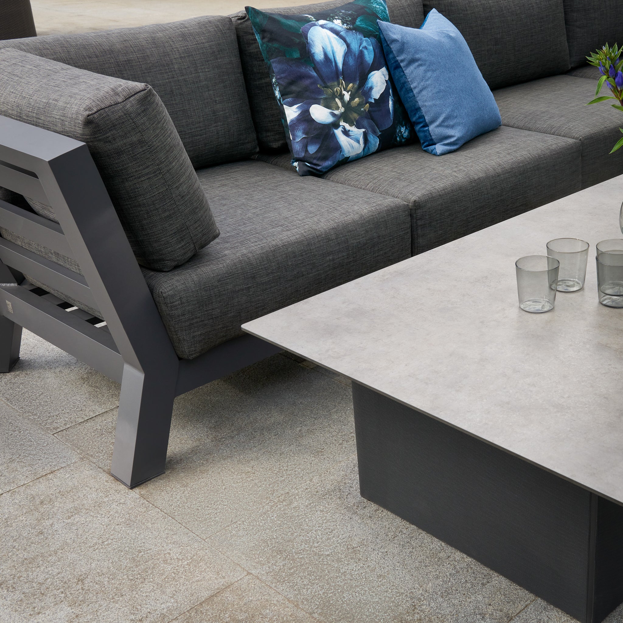 Meteoro Large Corner Group Set with Rising HPL Table in Anthracite