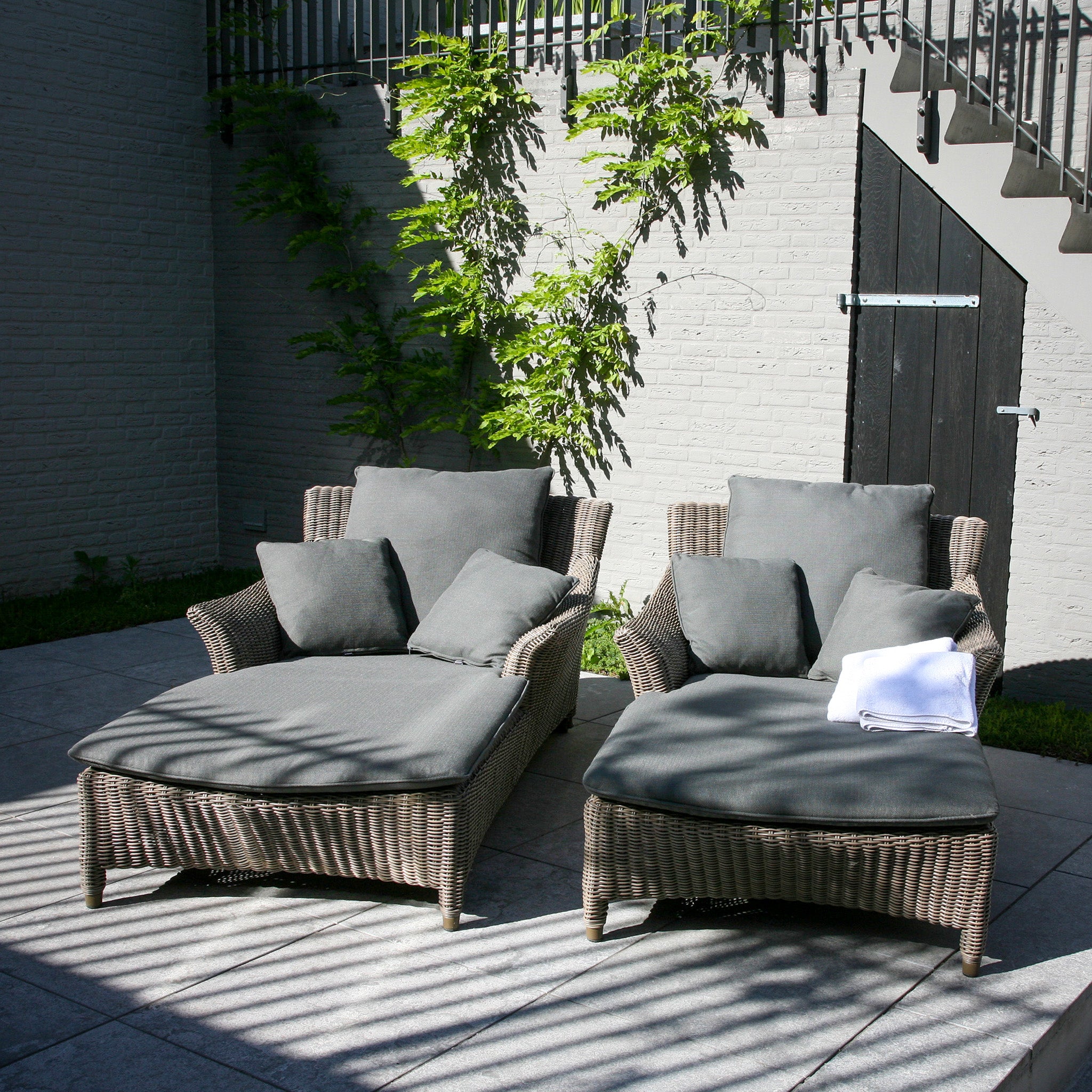 Valentine Single Sun Lounger in Light Brown
