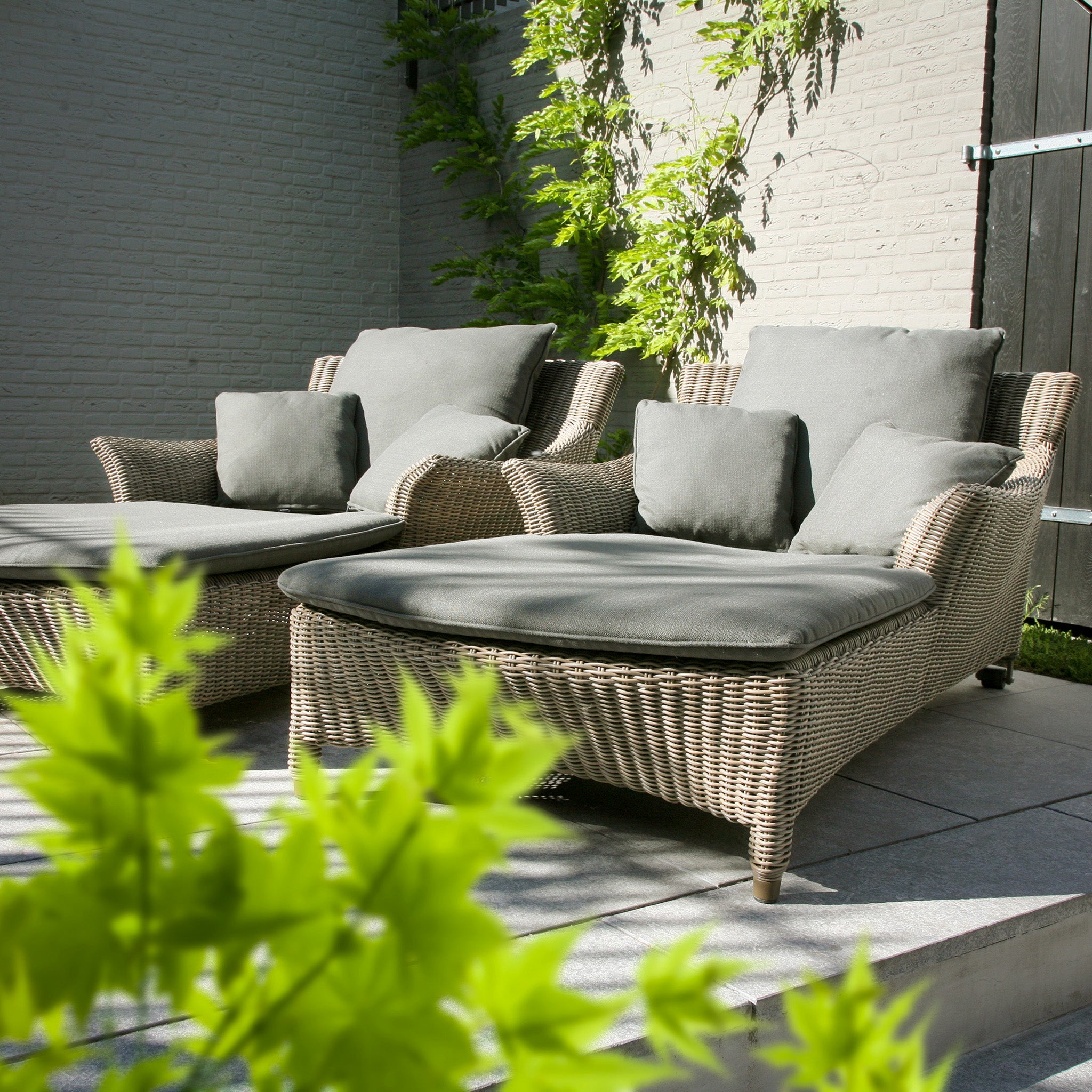 Valentine Single Sun Lounger in Light Brown