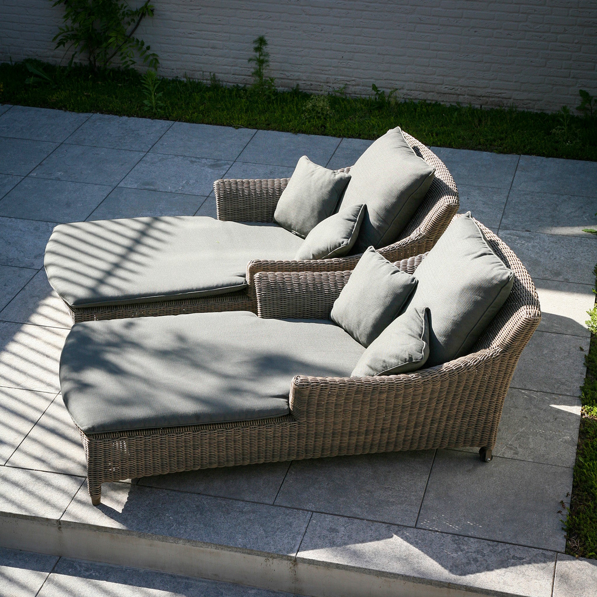Valentine Single Sun Lounger in Light Brown
