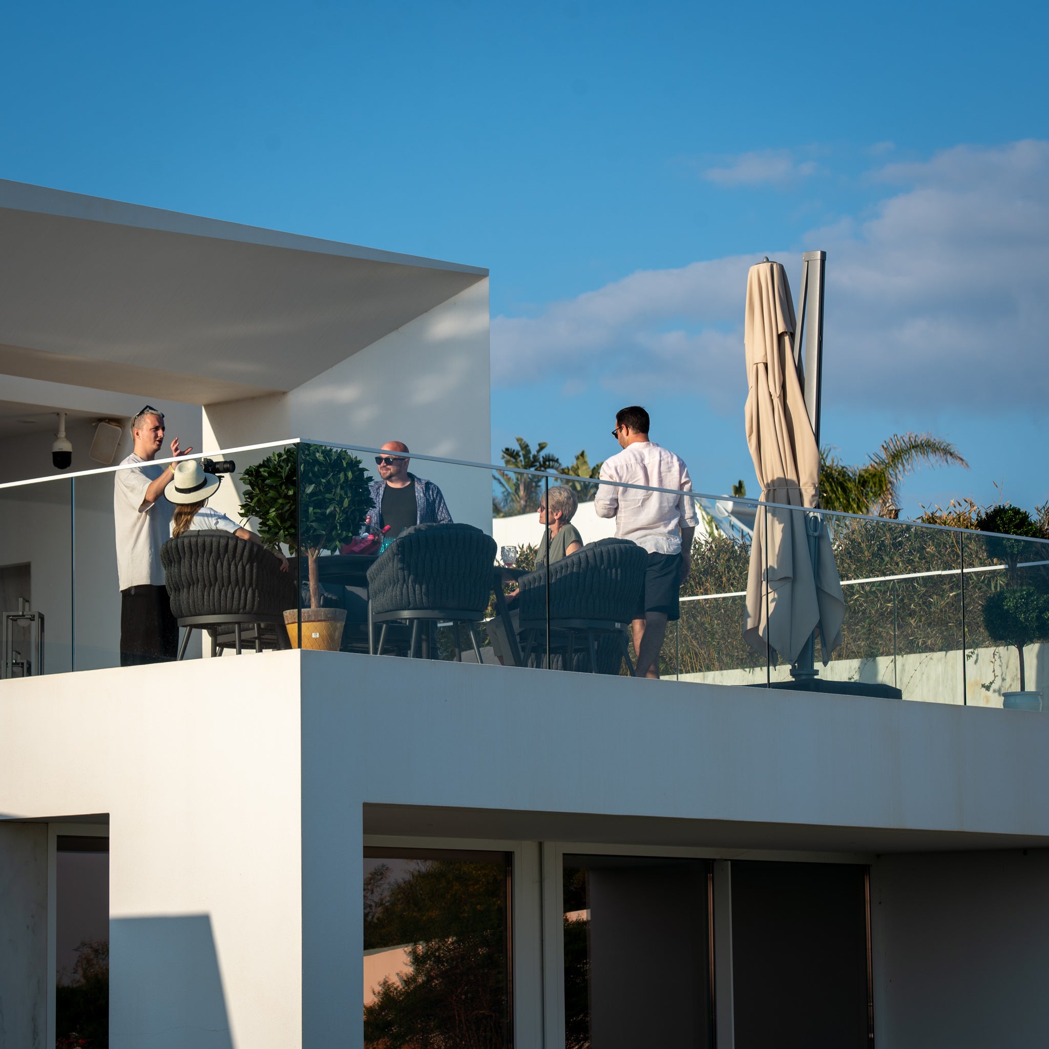 Pallas 4m x 3m Rectangular Cantilever Parasol with LED Lighting in Beige