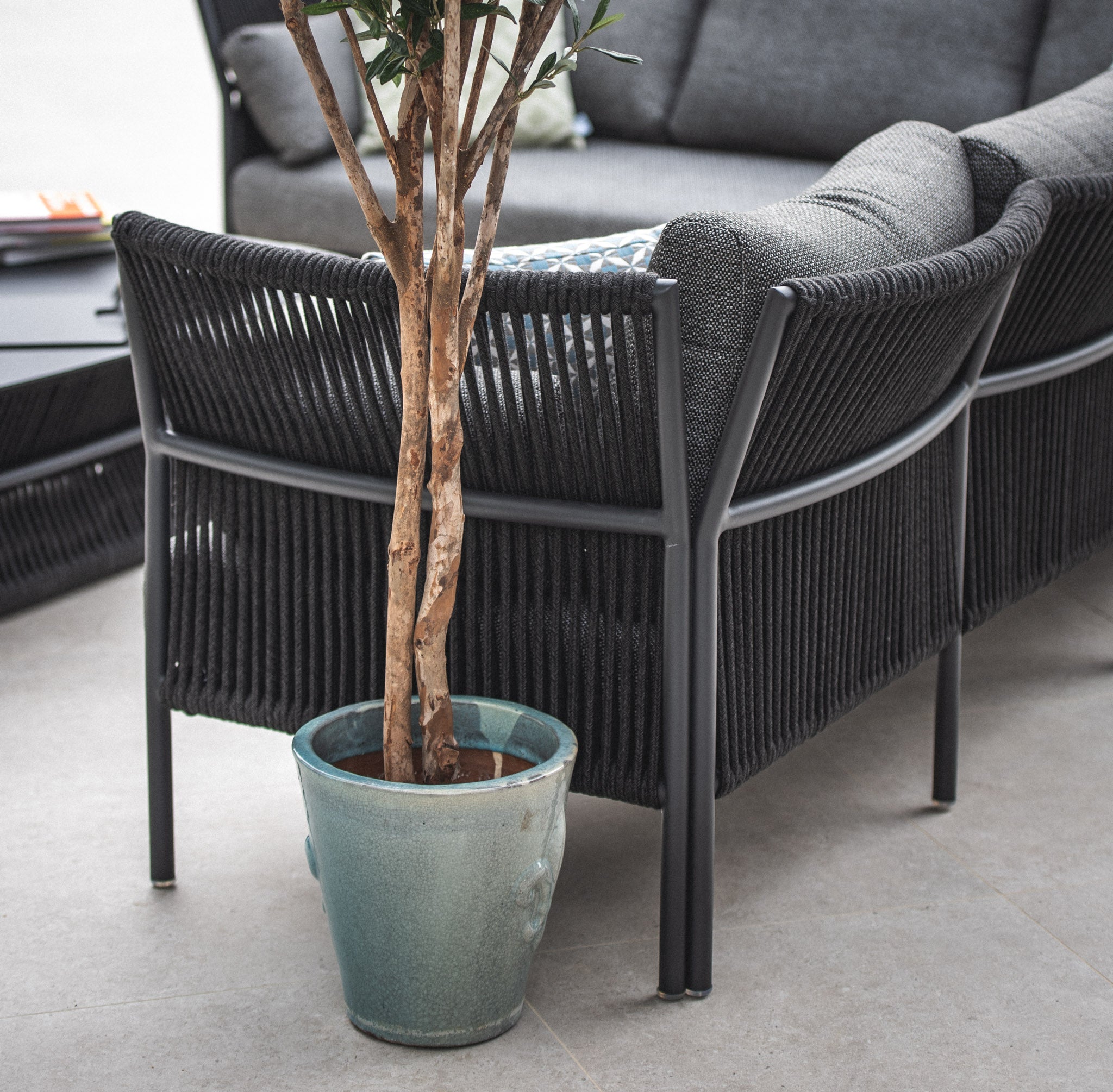 Salina Corner Group Set with Aluminium Table in Charcoal